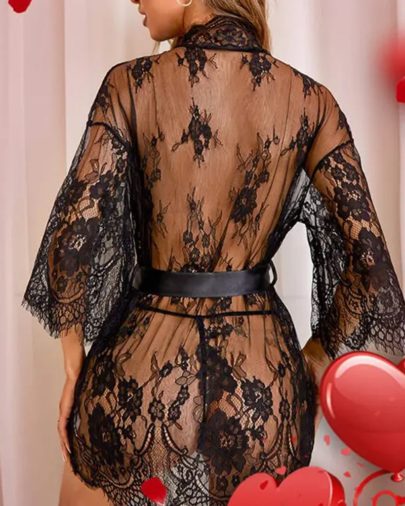 Mila™ | Elegant sort blonde pyjamasæt med satinbælte